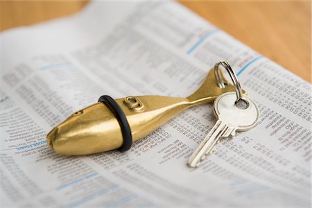 Hotel Key and Newspaper Foto de stock - Sin royalties Premium, Código: 600-02912336