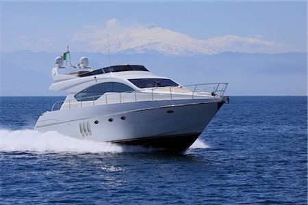 Abacus 52 Motorboat, Milazzo, Sicily, Italy Foto de stock - Sin royalties Premium, Código: 600-02912367