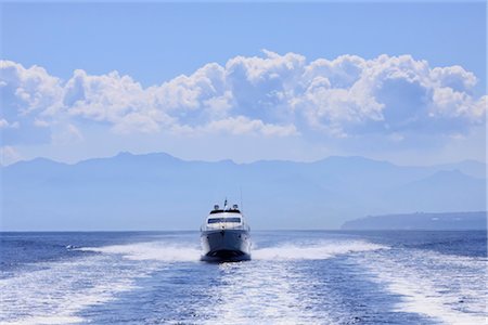 powerful water wave - Abacus 52 Motorboat, Milazzo, Sicily, Italy Stock Photo - Premium Royalty-Free, Code: 600-02912368