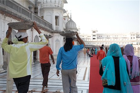People at Golden Temple, Amritsar, Punjab, India Foto de stock - Sin royalties Premium, Código: 600-02957891