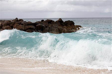 Waves Crashing on Rocky Beach, Paradise Island, Bahamas Foto de stock - Sin royalties Premium, Código: 600-02967527