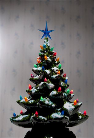 simsearch:600-02972941,k - Miniature Christmas Tree Foto de stock - Sin royalties Premium, Código: 600-02972895