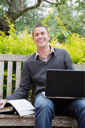 simsearch:600-02973168,k - University Student Sitting on a Bench Using a Laptop Computer Fotografie stock - Premium Royalty-Free, Codice: 600-02973170