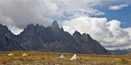 Tentes au camping Lac de Talus, Tombstome montagne, Parc Territorial de Tombstone, Yukon, Canada Photographie de stock - Premium Libres de Droits, Code: 600-03004065