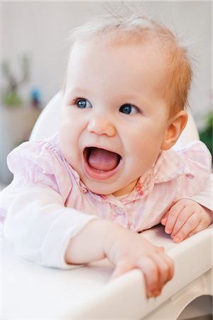 entrañable - Baby Girl in High Chair Foto de stock - Sin royalties Premium, Código: 600-03004389