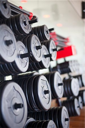 exerciseur - Différents poids dans le gymnase Photographie de stock - Premium Libres de Droits, Code: 600-03005334