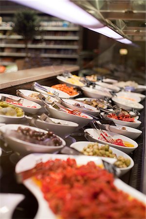 delicatessen food - Vitrine en charcuterie Photographie de stock - Premium Libres de Droits, Code: 600-03005357