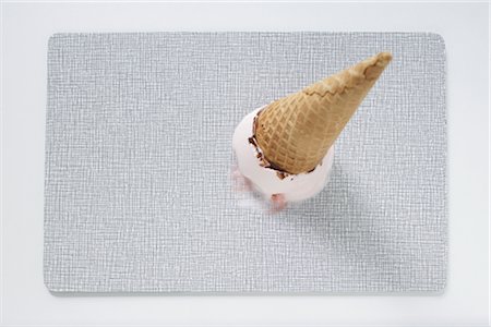 sfortuna - Dropped Ice Cream Cone Fotografie stock - Premium Royalty-Free, Codice: 600-03003547