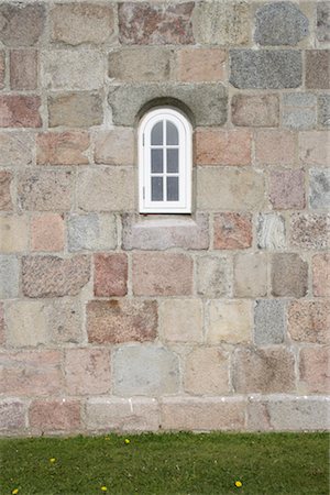 simsearch:700-03017816,k - Window in Stone Wall of Church, Bovbjerg, Jylland, Denmark Foto de stock - Royalty Free Premium, Número: 600-03003578