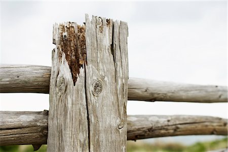 Gros plan du poteau de clôture Photographie de stock - Premium Libres de Droits, Code: 600-03003579