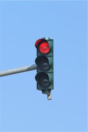 señal de pare - Traffic Light, Frankfurt, Hesse, Germany Foto de stock - Sin royalties Premium, Código: 600-03017043