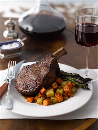 simsearch:600-03508837,k - Veal Chop with Roasted Vegetables Stock Photo - Premium Royalty-Free, Code: 600-03017650