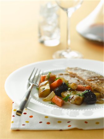 place setting lunch - Roasted Vegetables and Pork Stock Photo - Premium Royalty-Free, Code: 600-03017755