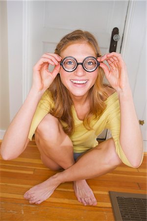 personaggio (tipo eccentrico) - Woman Wearing Novelty Glasses, Portland, Oregon, USA Fotografie stock - Premium Royalty-Free, Codice: 600-03017909