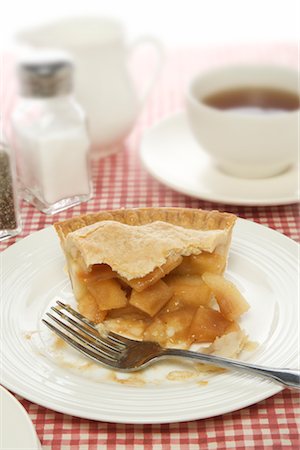 food tablecloth close up nobody - Partially Eaten Piece of Apple Pie Stock Photo - Premium Royalty-Free, Code: 600-03069469