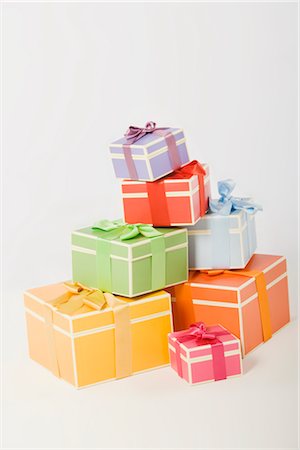 papier-cadeau - Pile de cadeaux Photographie de stock - Premium Libres de Droits, Code: 600-03075118