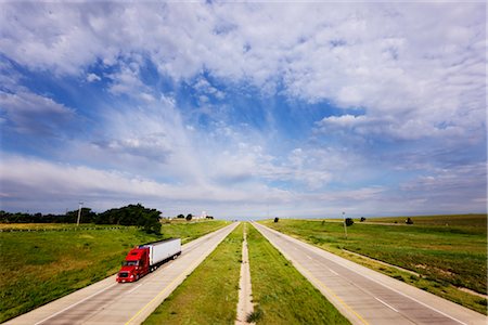 semi truck road nobody - L'Interstate 40, Texas, USA Photographie de stock - Premium Libres de Droits, Code: 600-03075772
