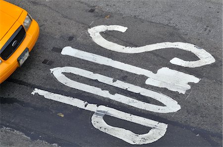 paraurti - Stop Sign on Road Foto de stock - Sin royalties Premium, Código: 600-03152292