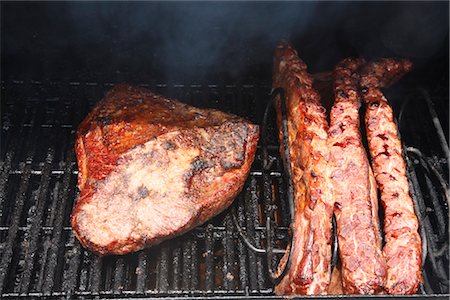 simsearch:700-02176512,k - Close-up of Meat on the Barbecue Foto de stock - Sin royalties Premium, Código: 600-03178836