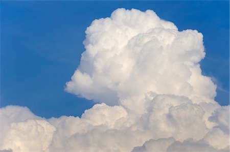 Cumulonimbus Cloud and Blue Sky Foto de stock - Sin royalties Premium, Código: 600-03171605