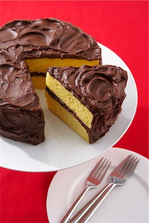 Gâteau avec glaçage au chocolat Photographie de stock - Premium Libres de Droits, Code: 600-03194973