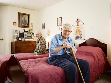 elderly couple in home - Couple de personnes âgées en maison de retraite Photographie de stock - Premium Libres de Droits, Code: 600-03210390