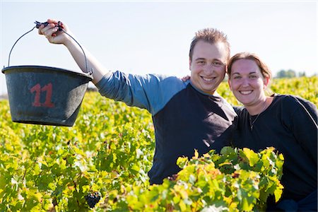 Couple at Vineyard, Pauillac, Gironde, Aquitane, France Fotografie stock - Premium Royalty-Free, Codice: 600-03210635