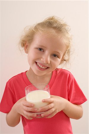 Little Girl Drinking a Glass of Milk Fotografie stock - Premium Royalty-Free, Codice: 600-03244486