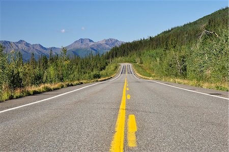 Glenn Highway and Mentasta Mountains, Alaska, USA Stock Photo - Premium Royalty-Free, Code: 600-03240607