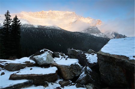 Moraine Lake Rockpile and Mount Temple, Banff National Park, Alberta, Canada Stock Photo - Premium Royalty-Free, Code: 600-03240641