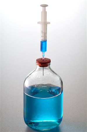 simsearch:600-03284180,k - Needle in Jar of Blue Liquid Foto de stock - Sin royalties Premium, Código: 600-03284184