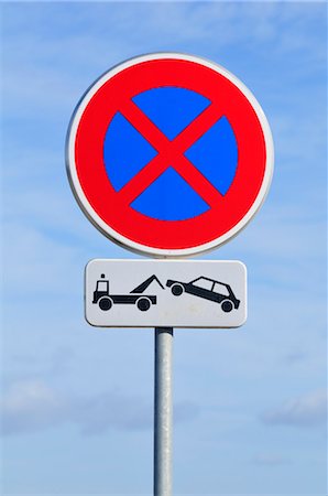 simsearch:696-03396459,k - Tow Away Zone Sign Stock Photo - Premium Royalty-Free, Code: 600-03284191