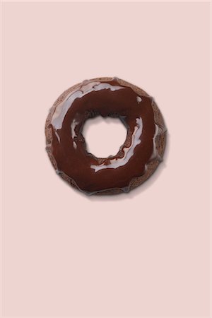 doughnut - Beignet au chocolat double Photographie de stock - Premium Libres de Droits, Code: 600-03295299