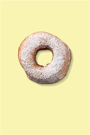 simsearch:600-03003544,k - Powdered Sugar Donut Stock Photo - Premium Royalty-Free, Code: 600-03295312