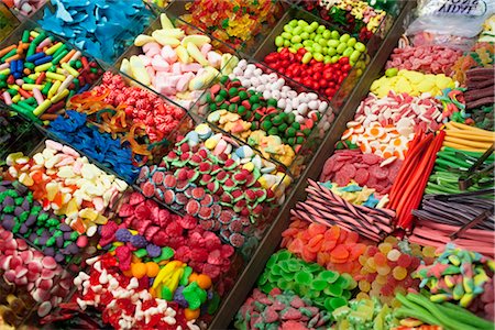 simsearch:600-03290002,k - Magasin de bonbons, marché de Barcelone, Catalogne, Espagne Photographie de stock - Premium Libres de Droits, Code: 600-03290000