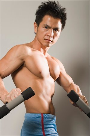 pecs - Man Exercising in Studio Foto de stock - Sin royalties Premium, Código: 600-03333263