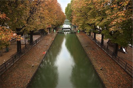 fall pictures of paris - Canal de l'Ourcq, Paris, Ile-de-France, France Stock Photo - Premium Royalty-Free, Code: 600-03333605