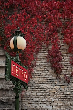 paris streetlight - Métro signe, Saint Germain des prés, Paris, Ile-de-France, France Photographie de stock - Premium Libres de Droits, Code: 600-03333608