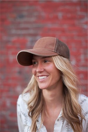 people stand in front brick wall - Close-up Portrait of Woman Standing in Front of Brick Wall Foto de stock - Sin royalties Premium, Código: 600-03392376