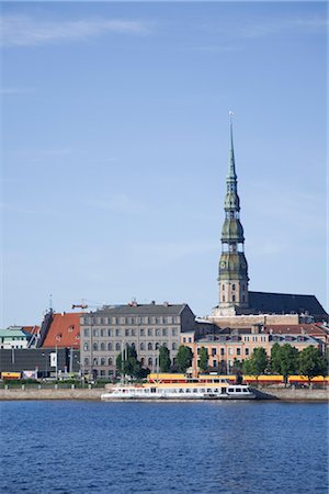 riga - Daugava River and St Peter's Church, Riga, Riga District, Latvia, Baltic States Foto de stock - Sin royalties Premium, Código: 600-03404436