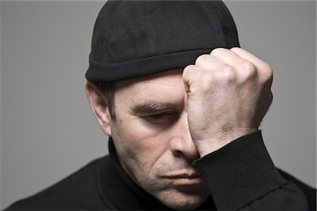 siniestro - Portrait of Man in Black Cap Foto de stock - Sin royalties Premium, Código: 600-03404571