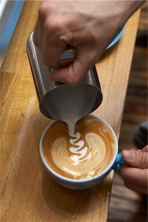 pouring cappuccino - Faire un café au lait Photographie de stock - Premium Libres de Droits, Code: 600-03406510