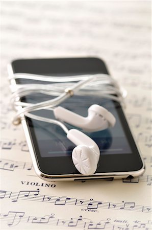 Earbuds, iPod and Sheet Music Foto de stock - Sin royalties Premium, Código: 600-03407537