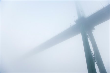 disappearing - Lion's Gate Bridge in Fog, Vancouver, British Columbia, Canada Stock Photo - Premium Royalty-Free, Code: 600-03438173