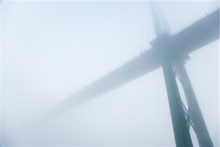 Lion's Gate Bridge in Fog, Vancouver, British Columbia, Canada Stock Photo - Premium Royalty-Free, Code: 600-03438173