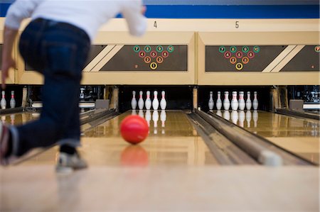 Homme Bowling, Spring Hill, Floride, USA Photographie de stock - Premium Libres de Droits, Code: 600-03439252