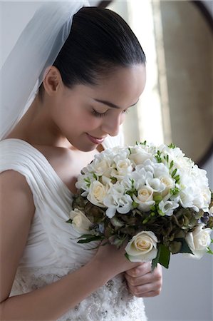 flower for bouquet for bride - Portrait of Bride Foto de stock - Sin royalties Premium, Código: 600-03445537