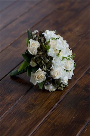 plancher de bois dur - Nature morte de Bouquet de mariée Photographie de stock - Premium Libres de Droits, Code: 600-03445552