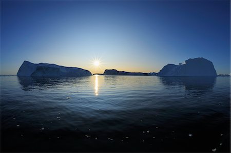 Iceberg dans la baie de Disko au coucher du soleil, Glacier Jakobshavn, Ilulissat, Groenland Photographie de stock - Premium Libres de Droits, Code: 600-03456566