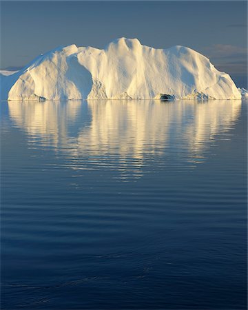 quiet sea - Iceberg, Disko Bay, Jakobshavn Glacier, Ilulissat, Greenland Foto de stock - Sin royalties Premium, Código: 600-03456653